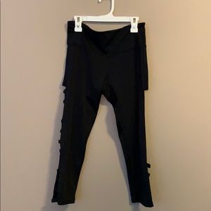 Onzie black crop with side cutouts s/m